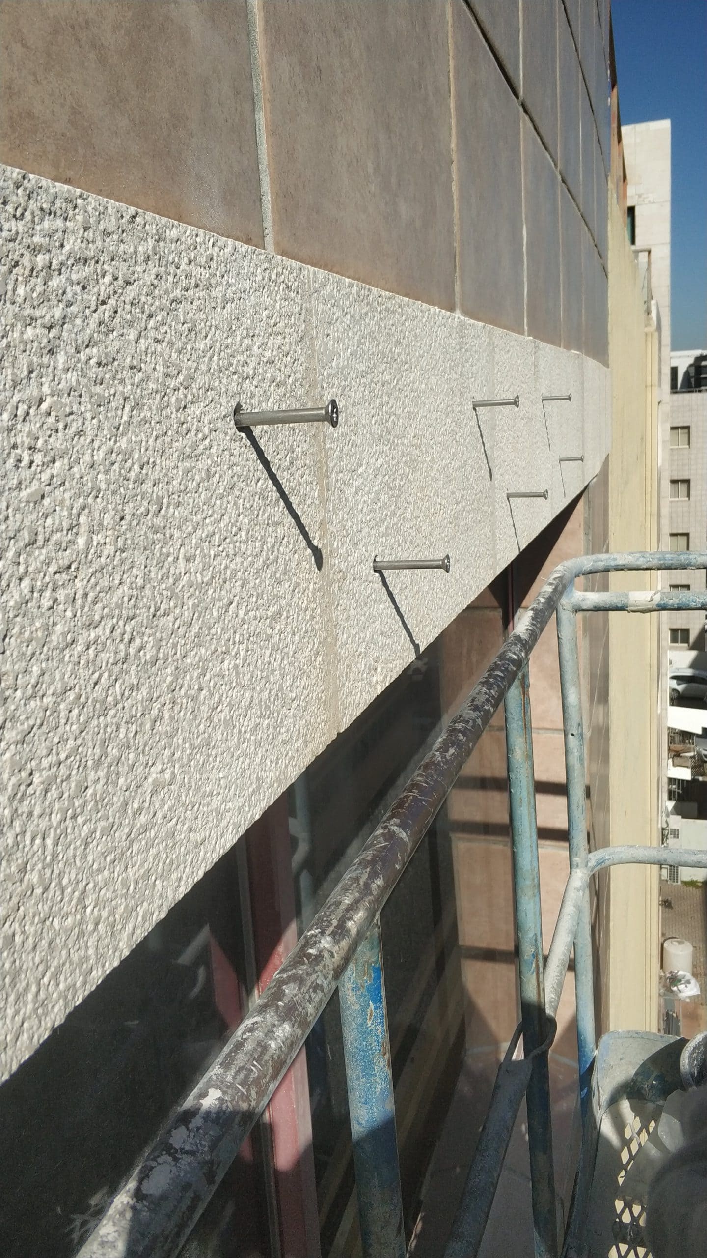 האודם פ"ת - חיזוק אריחי אבן 3